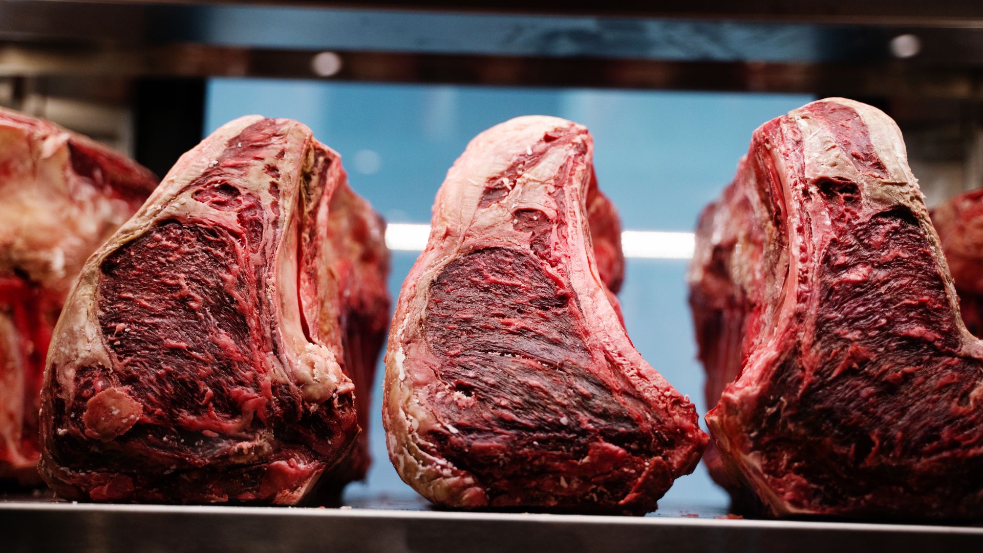 Chuletón Dry Aged en cámara